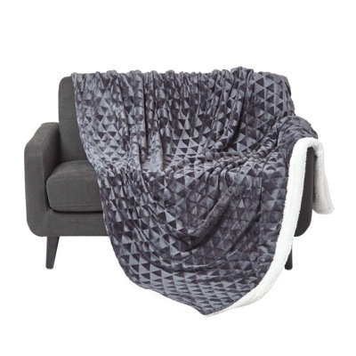 Homescapes Dark Grey Geometric Triangle Velvet Throw, 130 X 160Cm - image 1