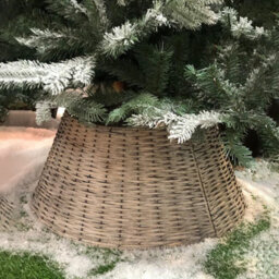 GardenCo Hand Finished Christmas Tree Skirt -  Traditional Rustic Rattan Wicker Basket Trunk Surround - thumbnail 2
