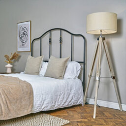 Valuelights Clipper Modern Light Wood And Chrome Tripod Floor Lamp With Beige Drum Shade - thumbnail 2