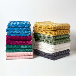 Homescapes Sage Green Geometric Triangle Velvet Throw 160 X 200 Cm - thumbnail 6