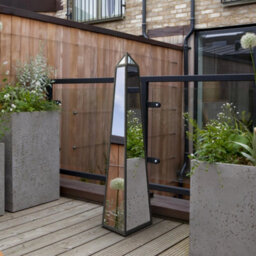 Mirroroutlet The Obelisk Black Metal Edged Mirrored Garden Ornament 100Cm X 20Cm X 20Cm