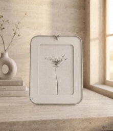 Deenz The Bow Accent Detail 7 X 5 Inches Single Photo Frame Metal Stand Display Silver Tone Home Gallery Picture Déco Idea 23X18Cm - thumbnail 2