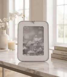 Deenz The Bow Accent Detail 7 X 5 Inches Single Photo Frame Metal Stand Display Silver Tone Home Gallery Picture Déco Idea 23X18Cm - thumbnail 4