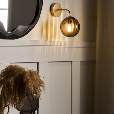 Beliani Art Deco Wall Lamp - Dark Brown Glass Globe, Gold-Painted Iron Frame, W15 X D22 X H28Cm - image 1