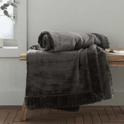 Catherine Lansfield Downstairs Living Velvet And Faux Fur Soft 150X200Cm Blanket Throw Charcoal Grey - image 1