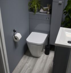 GoodHome Koros Matt Black Wall-Mounted Toilet Roll Holder (H)1280mm (W)1530mm - thumbnail 8