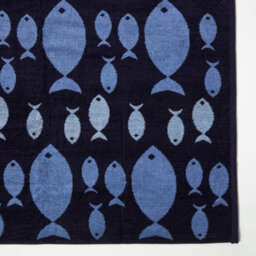 Homescapes Blue Fish 100% Recycled Cotton Beach Towel - thumbnail 3