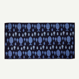 Homescapes Blue Fish 100% Recycled Cotton Beach Towel - thumbnail 2