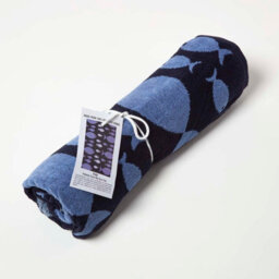 Homescapes Blue Fish 100% Recycled Cotton Beach Towel - thumbnail 4