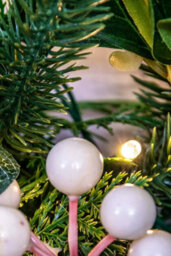Christmas Tree World 180Cm Pre-Lit Decorated Pe Pine Garland With White Berries - thumbnail 5