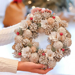 Dibor 30Cm Traditional Red Velvet Xmas Festive Decor Front Door Wreath Christmas Wreath - thumbnail 4