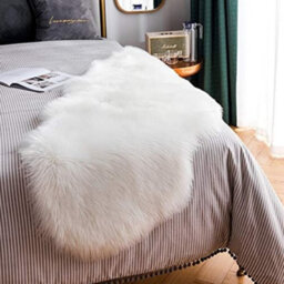 Thehotsale White Imitation Australian Wool Plush Irregular Interior Decoration Carpet  150Cm W X 60Cm D - thumbnail 3