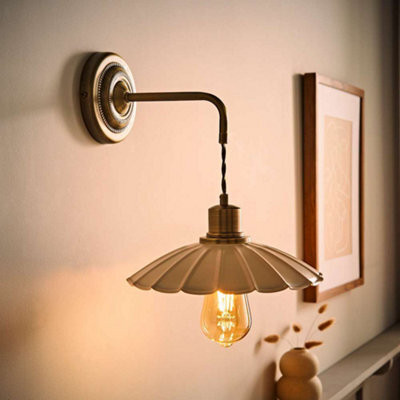 Valuelights Holborn Cream Scallop Adjustable Wall Light And Bulb - image 1