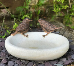 Animal Crackers Bird Bath Or Feeder, Aged Stone Effect Bowl With 2 Decorative Bronze Effect Wrens. Ideal Bird Lover Gift.