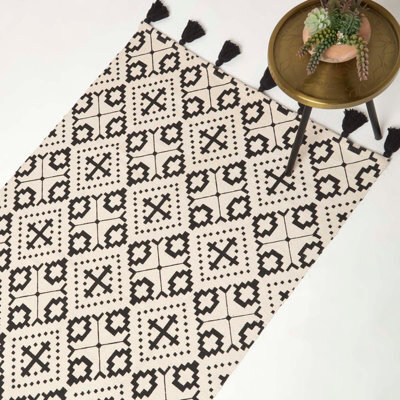 Homescapes Reva Black & White Handwoven Cotton Geometric Rug 90 X 150 Cm - image 1