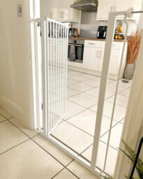 Bettacare Child And Pet Gate, 139.8Cm - 147.4Cm, White, Extra Tall Gate 104Cm In Height, Pressure Fit Stair Gate - thumbnail 7
