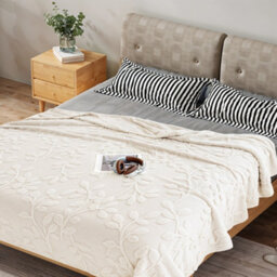 Living And Home Silky White Soft Warm Plush Fuzzy Throw Blanket 200Cm X 150Cm With 3D Leaf - thumbnail 4