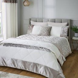 Catherine Lansfield Bedroom Lattice Cut Velvet Quilted 220X230Cm Bedspread Natural - thumbnail 3
