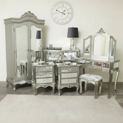 Melody Maison Silver Mirrored Double Wardrobe, Chest Of Drawers, Dressing Table Set & 3 Drawer Bedside Tables - Tiffany Range - image 1