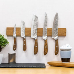 Rockingham Forge Magnetic Rack, 45Cm, Acacia Wood, 8 Spaces - thumbnail 3