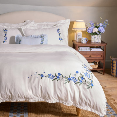 Cath Kidston Forget Me Knot Floral Cotton King Duvet Cover Set With Pillowcases White / Blue - image 1