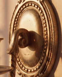 Dibor Regal Wall Candlestick Holder, Antique Brass-Effect Aluminium Wall-Mounted Sconce, 20 Cm Height - thumbnail 4