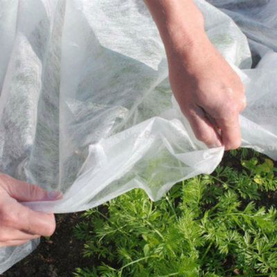 Gardenskill Frost Fleece 50Gsm Winter Warmer Plant & Vegetable Bed Row Cover Sheet 2M X 22M - image 1