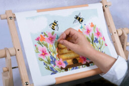 Milward Rotating Tapestry Frame - Beech Wood 38X30.5Cm Clip-On Frame For Needlecraft & Embroidery - thumbnail 2