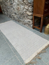 Second Nature Online Greta Soft Bedroom Rug Grey Pale Herringbone Pattern / 70 Cm X 200 Cm - thumbnail 3