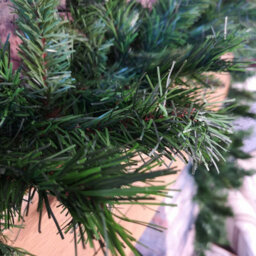 Samuel Alexander 2.7M (9Ft) Plain Green Kateson Fir Christmas Garland With 180 Tips - thumbnail 3