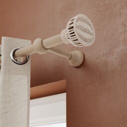 GoodHome Symi Matt Natural Oak Effect Curtain Pole, (L)2M (Dia)28mm - thumbnail 3