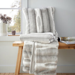 Catherine Lansfield Flint Cosy Faux Fur 130X170 Cm Blanket Throw Silver Grey - thumbnail 4