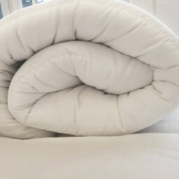 Catherine Lansfield Essentials 4 Tog Hollowfibre Duvet - thumbnail 3