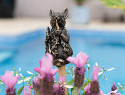 Jardinopia Beatrix Potter Peter Rabbit Eating Radishes Cane Or Stake Topper (Ccbp0001) - L4 X W5 X H9 Cm - thumbnail 3