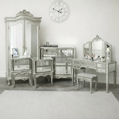 Melody Maison Silver Mirrored Double Wardrobe, Chest Of Drawers, Large Dressing Table Set & Bedside Tables - Tiffany Range - image 1