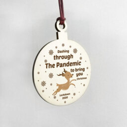 Red Ocean Dashing Through The Pandemic Wood Bauble Christmas Tree Decoration Gift - thumbnail 4