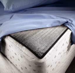 Heat-Reflective Bed Underlay - Energy Efficient Insulating Foam Mattress Topper Lined With Aluminium - Single 90 X 190Cm - thumbnail 1