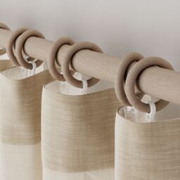 GoodHome Symi Oak Effect Natural Curtain Ring (Dia)28mm, Pack Of 10 Compatibility- 28mm Curtain Pole - thumbnail 3