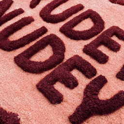 Allure Bath Fashions Rudey Nudey Slogan Scalloped Bath Mat Non Slip Bathroom Rug (Burgundy/pink) - thumbnail 4