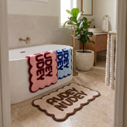 Allure Bath Fashions Rudey Nudey Slogan Scalloped Bath Mat Non Slip Bathroom Rug (Burgundy/pink) - thumbnail 7