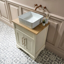 Homestylestore Antique White And Oak 645mm Bathroom Vanity Unit With Square Countertop Basin And Brushed Copper T Bar Handles - thumbnail 2