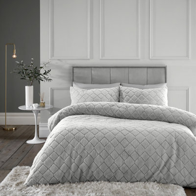 Catherine Lansfield Bedding Cosy Diamond Faux Fur Duvet Cover Set With Pillowcase Silver - image 1