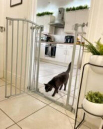 Bettacare Extra Tall Curved Top Dog Gate, 98Cm - 107Cm, Matt Grey, Extra Tall 100Cm In Height, Pressure Fit Pet Gate - thumbnail 7