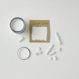 Rust-Oleum Chalk White Gloss Bathroom Wood & Cabinet Paint 750Ml - thumbnail 4