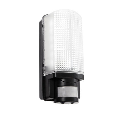 National Lighting Modern Outdoor Heavy Duty Black Plastic Ip 44 Rated Movement Sensor Bulkhead Security Led Wall Light - Equipped