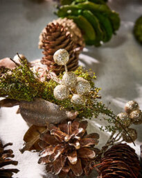 Dibor Woodland Walk Natural Finish Christmas Garland On 1.2M Jute Rope With Pinecones And Berries - 120Cm - thumbnail 2