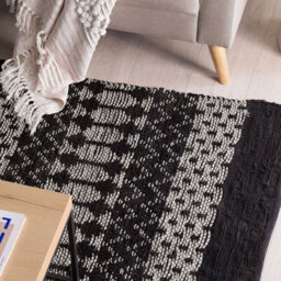 Beliani Loom Hand-Loomed Leather Area Rug Black White Rectangle 140 X 200 Cm - thumbnail 2
