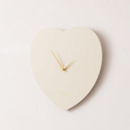 Melody Maison Wooden Ivory & Gold Detailed Heart Shaped Wall Clock - 40Cm X 40Cm - thumbnail 2