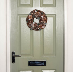 Samuel Alexander 30Cm Frosted Hanging Christmas Wreath With Pine Cones & Wooden Stars - thumbnail 6