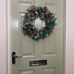 Samuel Alexander 45Cm Snow Tipped Green Wreath Christmas Decoration With 125 Tips, Pine Cones And Berries - thumbnail 8